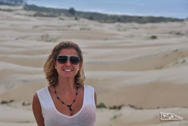 Caminhando nas dunas de Siriú, em Garopaba, no litoral sul de Santa Catarina